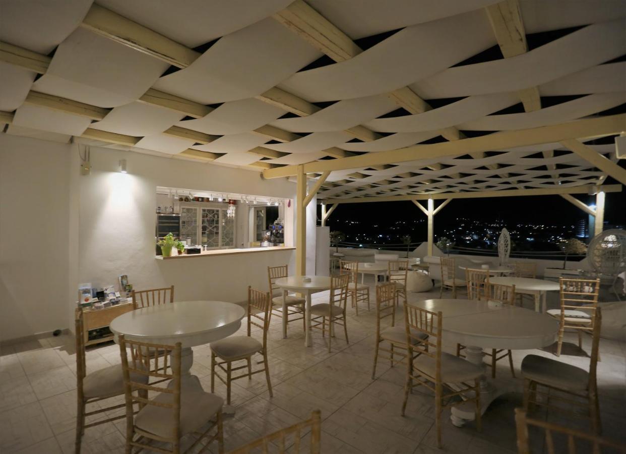 The White Suites Adámasz Kültér fotó