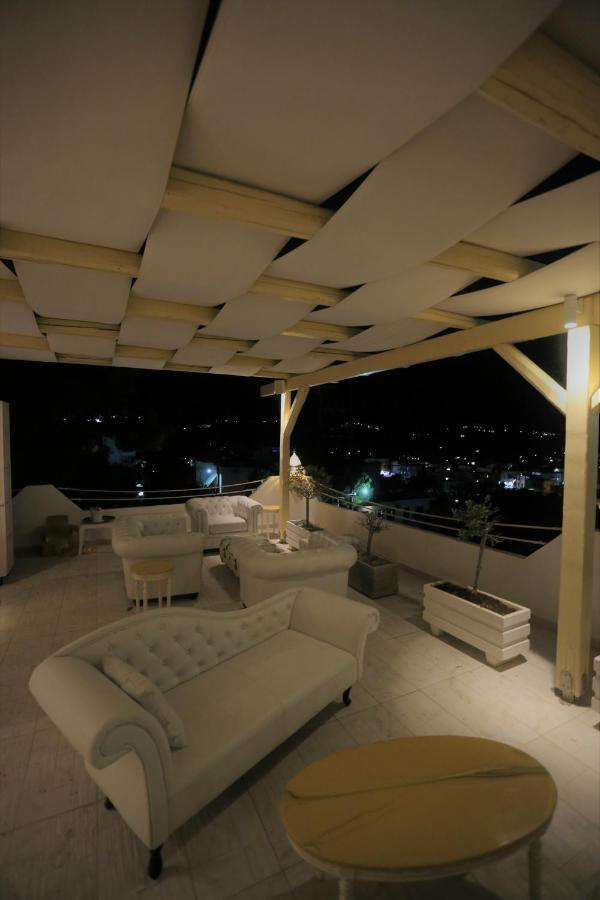 The White Suites Adámasz Kültér fotó